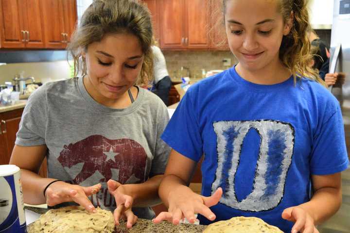 Oradell Cake Maven Sees Business Rise