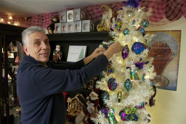 Beacon's Kringle's Christmas House Pairs Exotic Ornaments, Fine Ice Cream