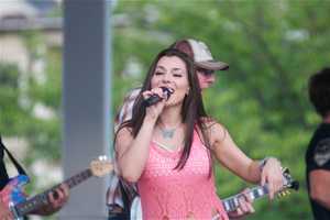 Area Star Jessica Lynn Rocks Cold Spring Sunset Series