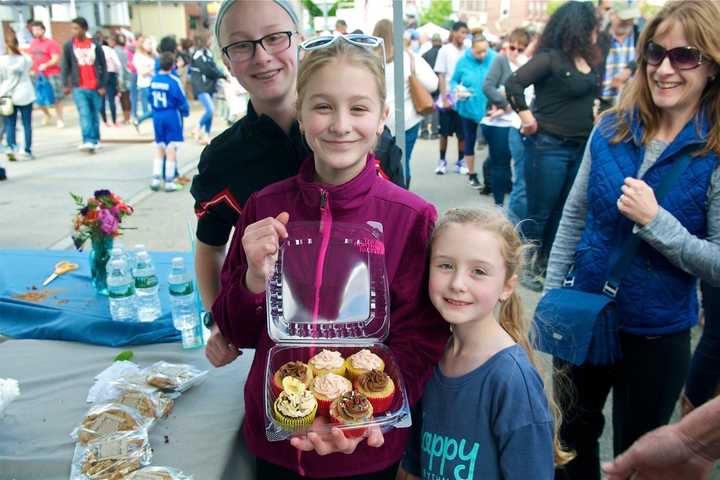 K104 Cupcake Festival Leaves Fishkill, Eases On Down Road - To Beacon