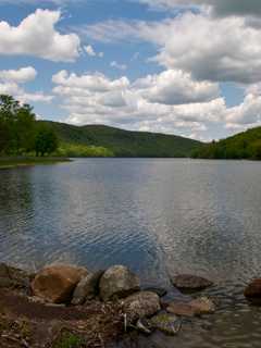 Filled Up: Squantz Pond State Park In New Fairfield Closed To New Cars