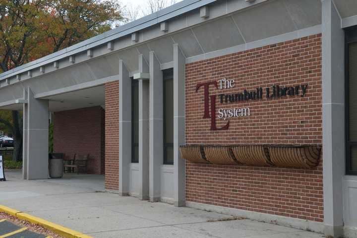Trumbull Library Sets One Book One Town Programs