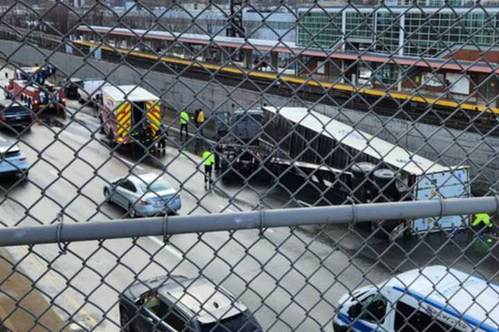 CLEARED: Tractor Trailer Rollover Crash Clogs I-93 Traffic, Delays Trains