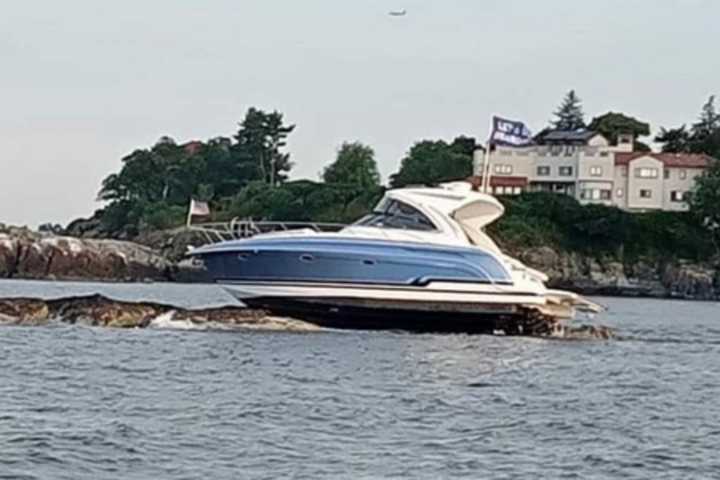 Nahant Crews Rescue 5 From Boat Lodged On Rocks Off East Point