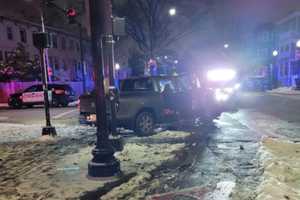 Driver Runs Red Light In Cambridge, Injures 2: Police