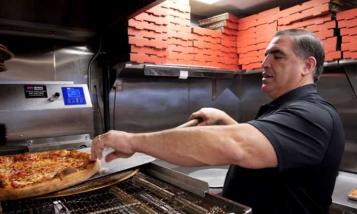 Sal Lupoli opened Sal’s Pizza in 1990. The brand has now expanded to over 100 locations throughout New England.