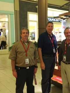 Send Seasonal Messages To Soldiers At Frontier's Kiosk At Danbury Mall 