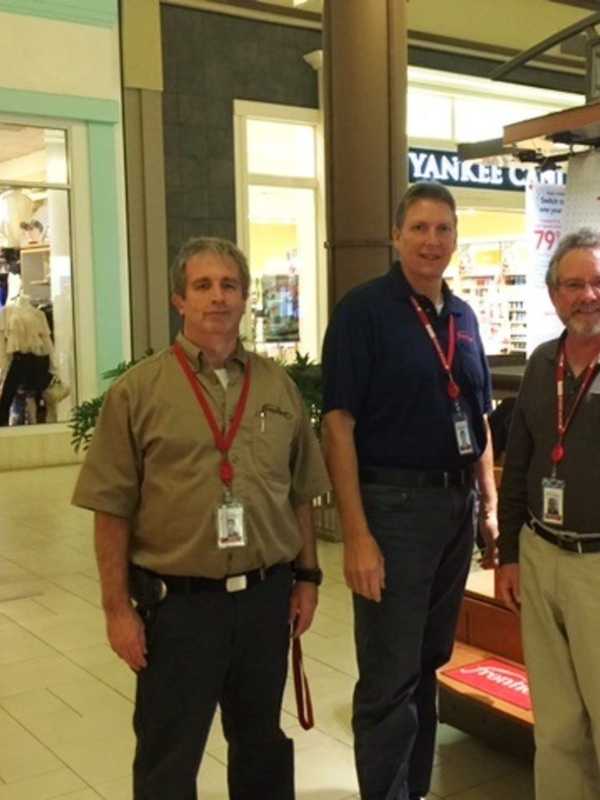 Send Seasonal Messages To Soldiers At Frontier's Kiosk At Danbury Mall 