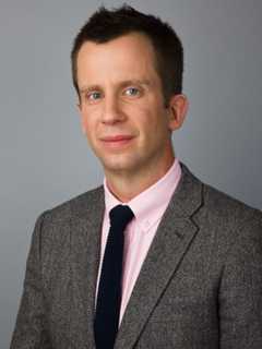 Wall Street Journal Sports Columnist Speaks At Darien Library