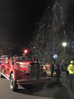 Community Enjoys Festive Demarest Tree Lighting