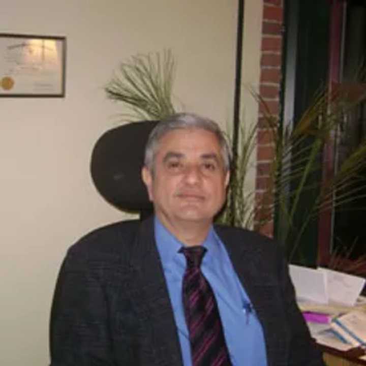 Dr. Mohamad Och
  
