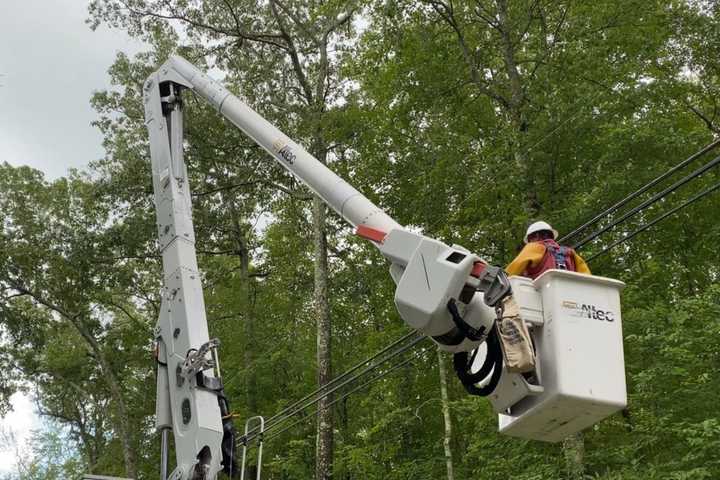 New CT Henri Outage Update; Cleanup Going 'Swiftly,' Says Lamont During Tour Of Hard-Hit Areas