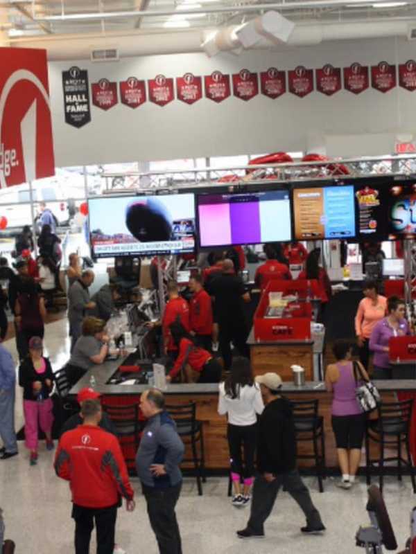 Edge Fitness Celebrates New Stratford Location With Ribbon-Cutting Ceremony