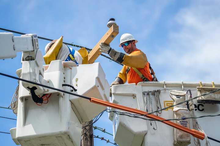 Thousands on Long Island are still without power on Long Island as PSEG crews continue making repairs.