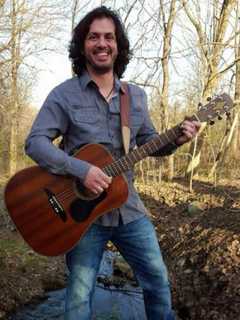 Children's Musician Performs In Concert At Darien Library