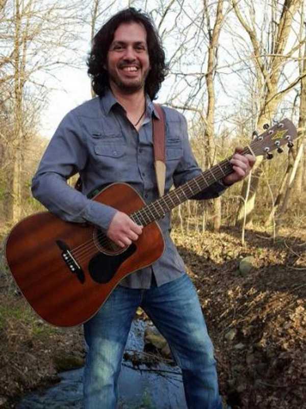 Children's Musician Performs In Concert At Darien Library