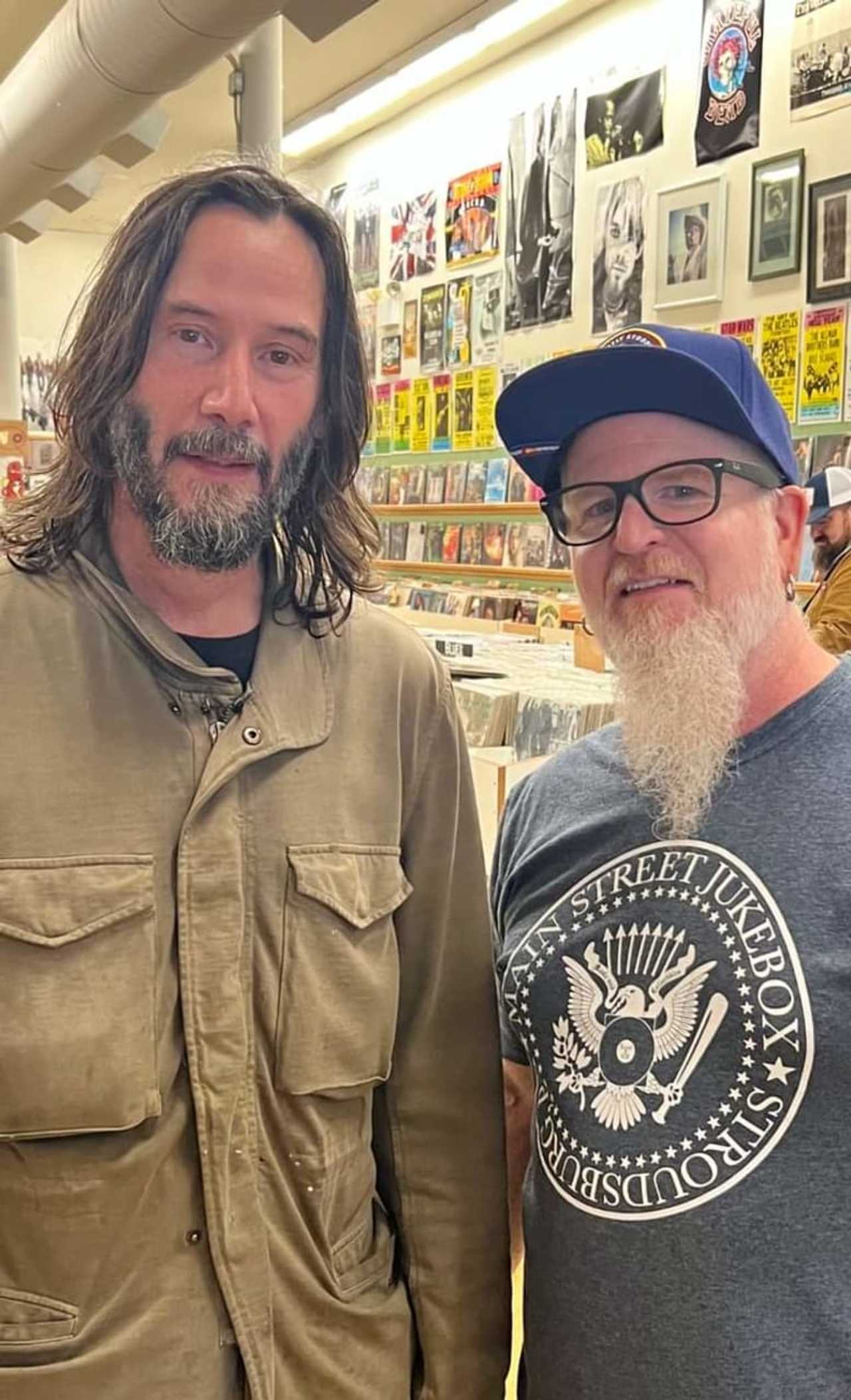 Keanu Reeves Spotted Shopping In Pennsylvania With Dogstar Bandmates ...