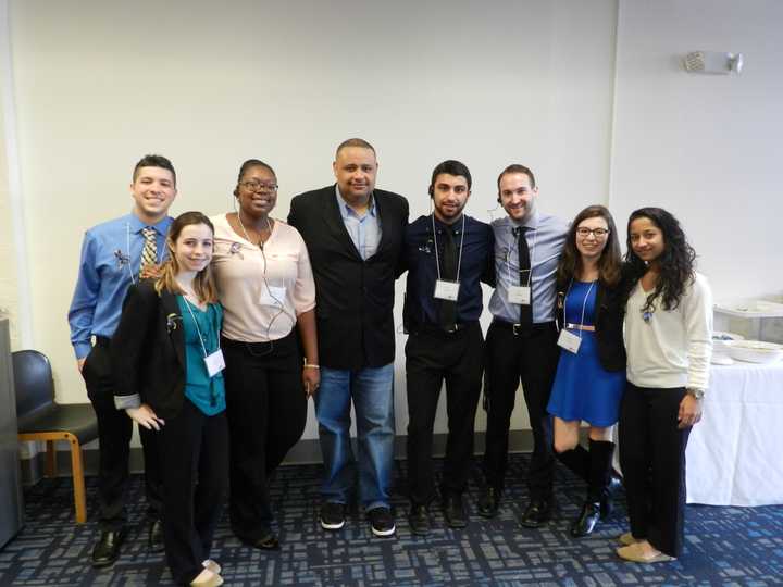 Keynote speaker Joshua Fredenburg with several leadership students. 