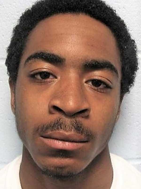 Englewood PD: Petty Criminal Snatches Phone From Dunkin Donuts Manager