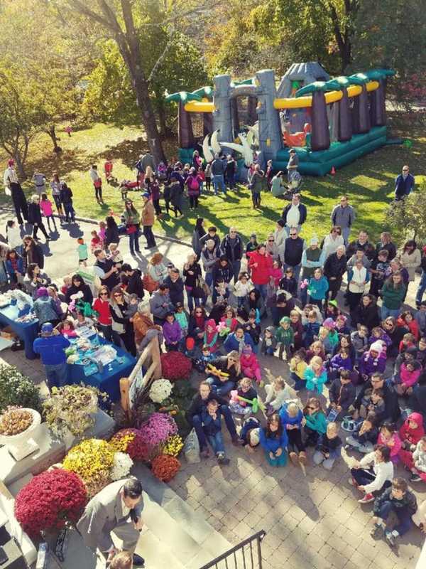 Free Fall Fun At Lounsbury House Family Day This Weekend