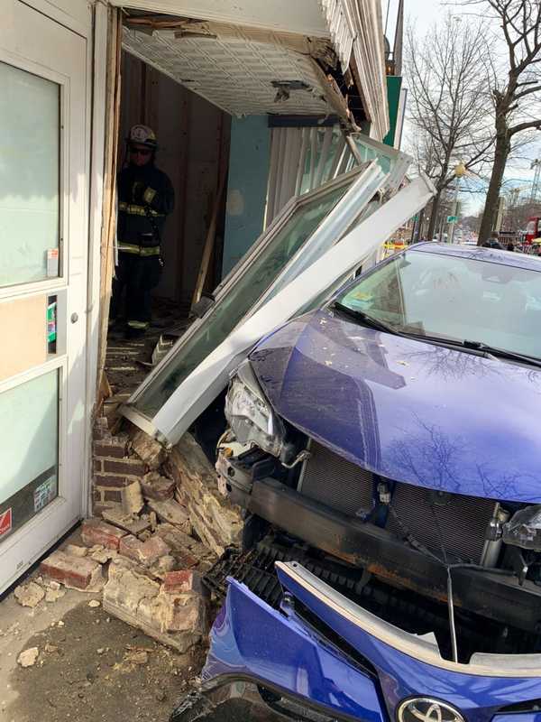 Car Crashes Into Northwest DC Building; Minor Injury Reported (PHOTOS)