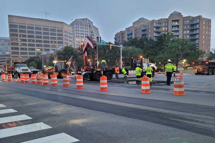 Sink Hole Shuts Major Arlington Intersection For 12+ Hours