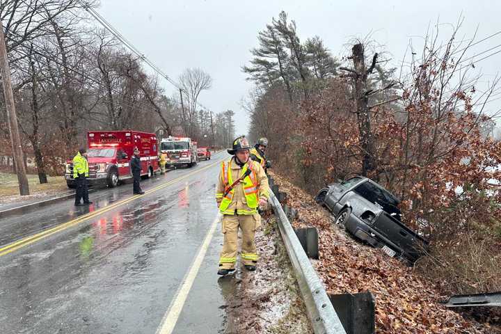 6 Cars Crash In Under 40 Minutes In Lakeville Because Of '’Tricky Driving Conditions’