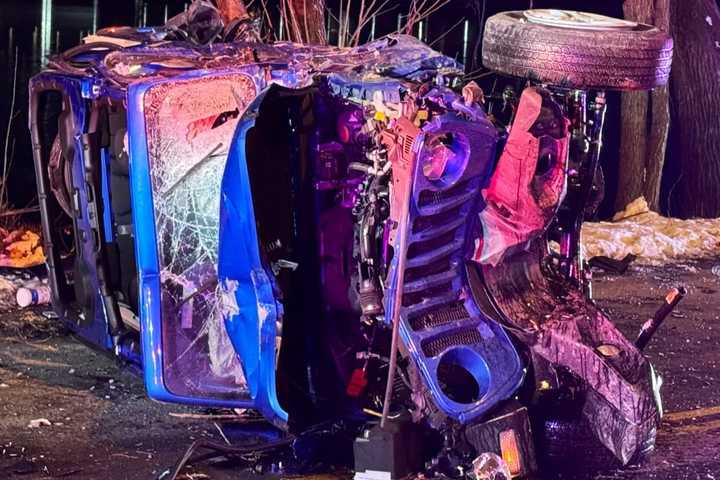 Two Rescued From Overturned Jeep Suffer Serious Injuries In Southwest DC Crash: Officials