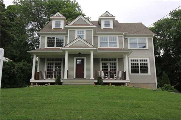 Fairfield Colonial Blends Beauty and Elegance