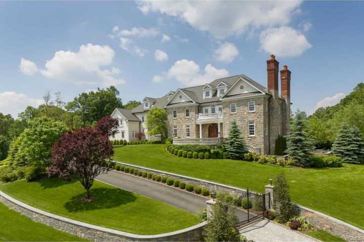 Hole In One: Chappaqua Colonial Offers Country Club Living