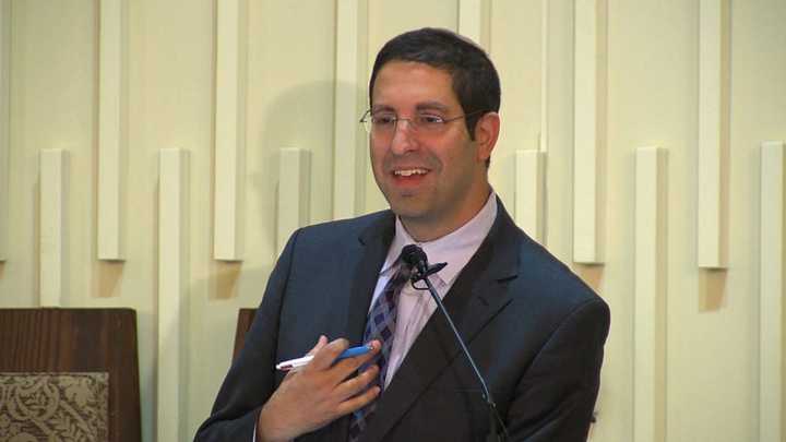 Gil Hoffman will speak in Franklin Lakes next Thursday.