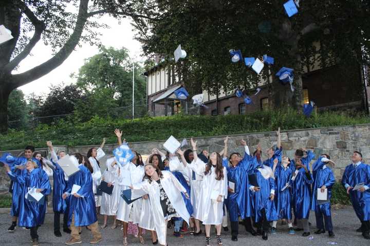 Pocantico Hills Graduates 33 Students