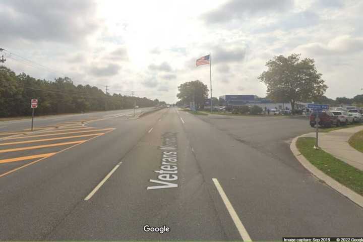 Pedestrian Killed In Hauppauge Crash On Veterans Memorial Highway: Police