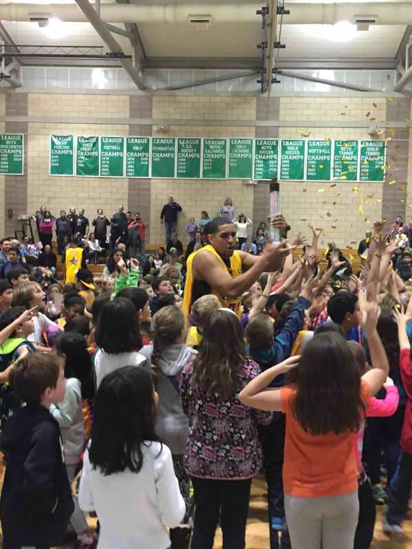 Irvington Teachers, Harlem Wizards Face Off In Fundraising Basketball Game