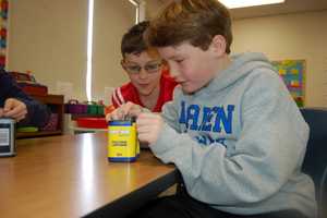 Holmes Students Build Circuits In Edison's Workshop