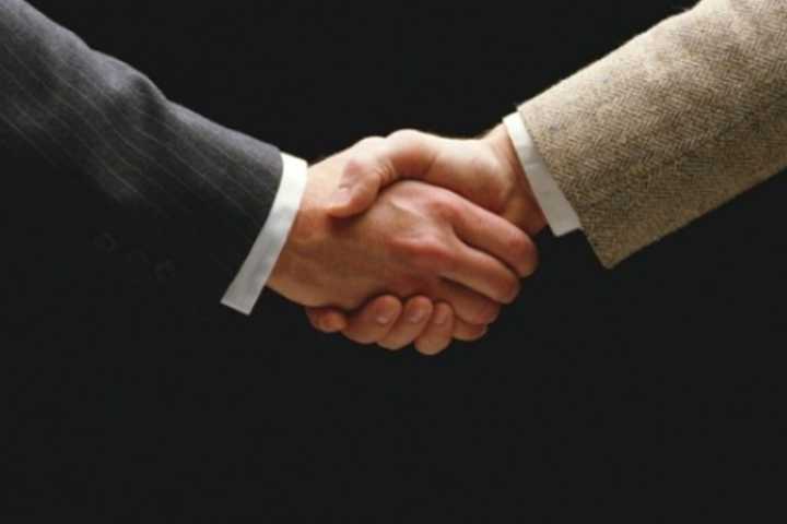 COVID-19: Long Island Diocese Bans Handshakes