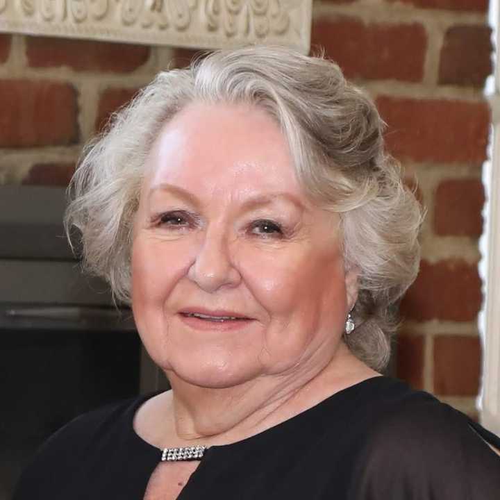 Elsa Hassani, 76