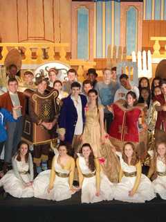 Hendrick Hudson Performs 'Beauty And The Beast'