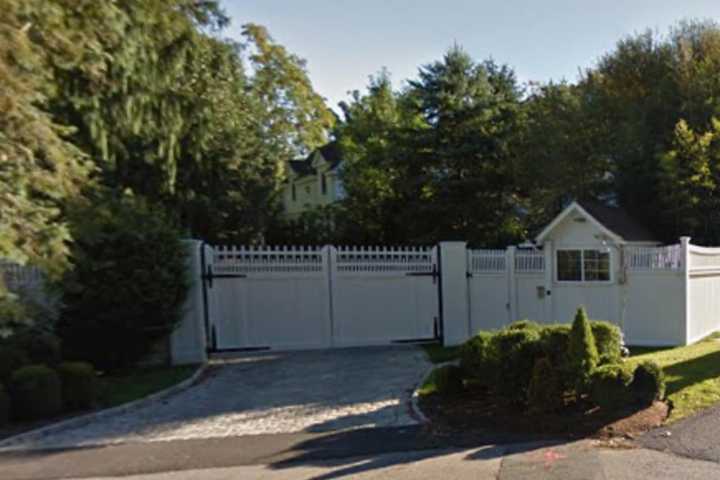 Tourists Flock To Clintons' Westchester Neighborhood