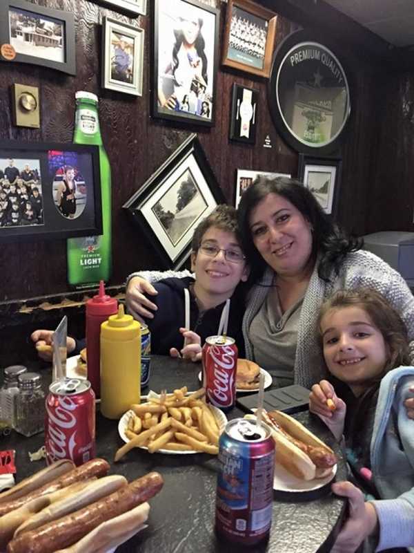 Hiram's Roadstand In Fort Lee Ranks Among DVlicious Hot Dog Contenders