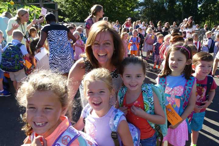 Holmes School Welcomes Students Back For New Year