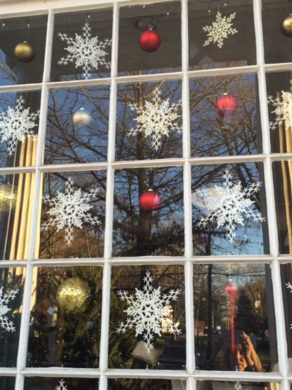Let It Snow: Bedford's Horse Connection Decorates For The Holidays