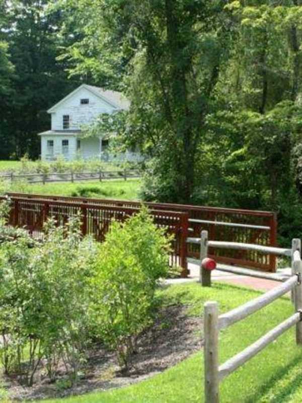 New Fairfield's Hubbell House Museum Opens For Holiday Event