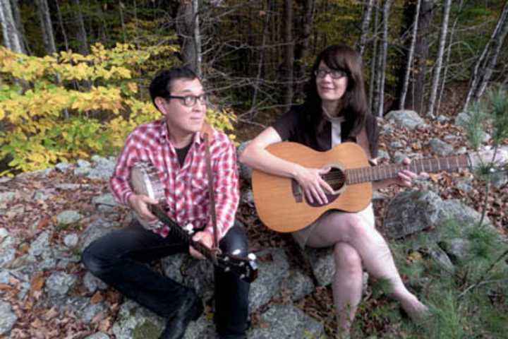 Music Duo Hungrytown Performs In Armonk