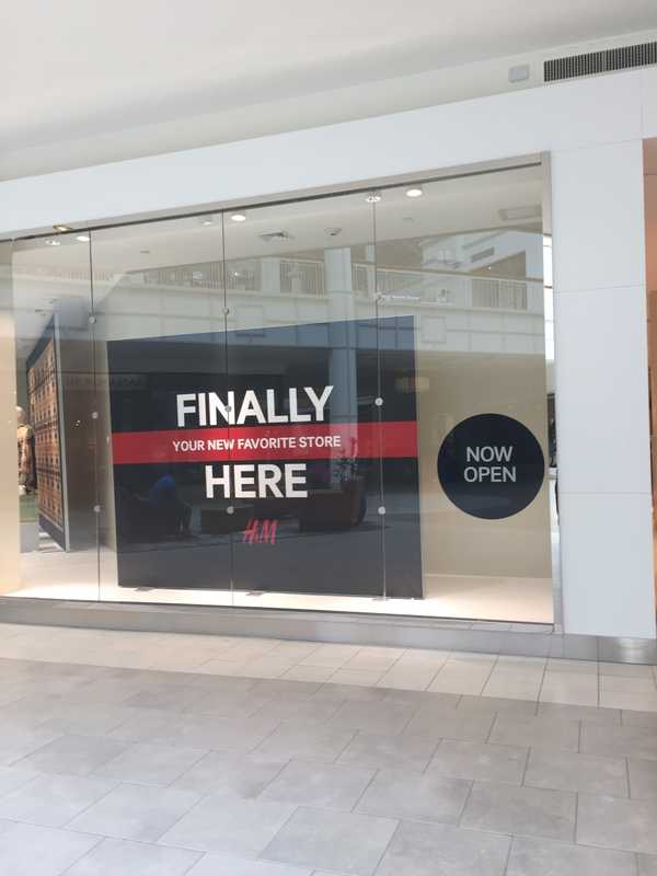 H&M Opens In Danbury Mall