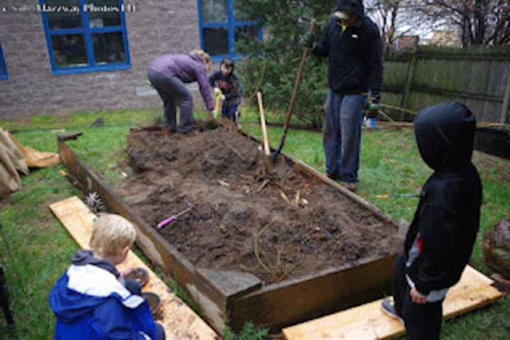 Bogota PTO Refurbishes Student Garden