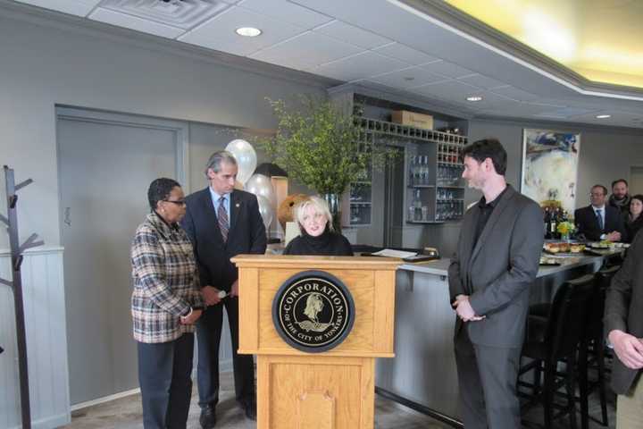 Le Moulin Opens In Yonkers