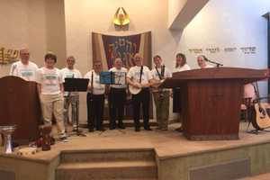 Shir Chutzpah Performs At Yorktown Jewish Center