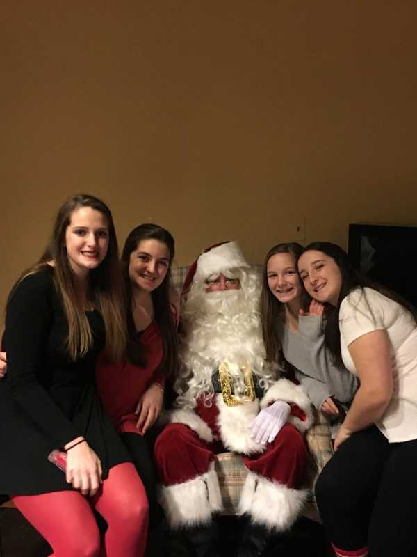 Mahwah Volunteers Bring Holiday Cheer To Homeless Families