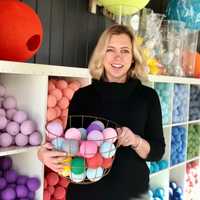 Let There Be Light: Larchmont Entrepreneur's Online Business Burns Bright